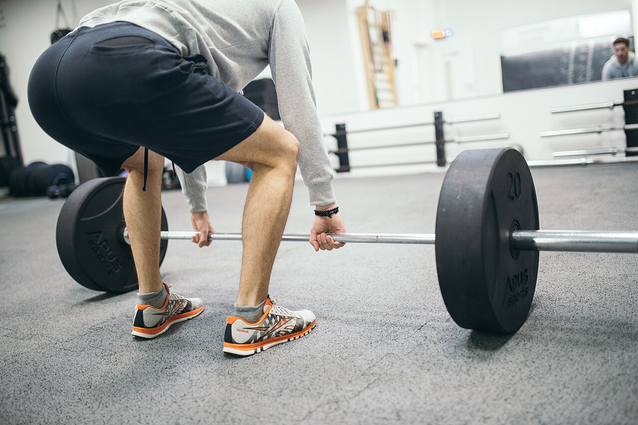 Hip-hinge deadlift exercise